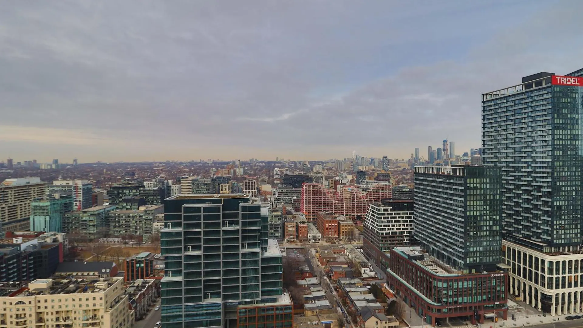 Downtown Oasis-Luxury Condo With Balcony & Free Parking Toronto 0*,  Canada
