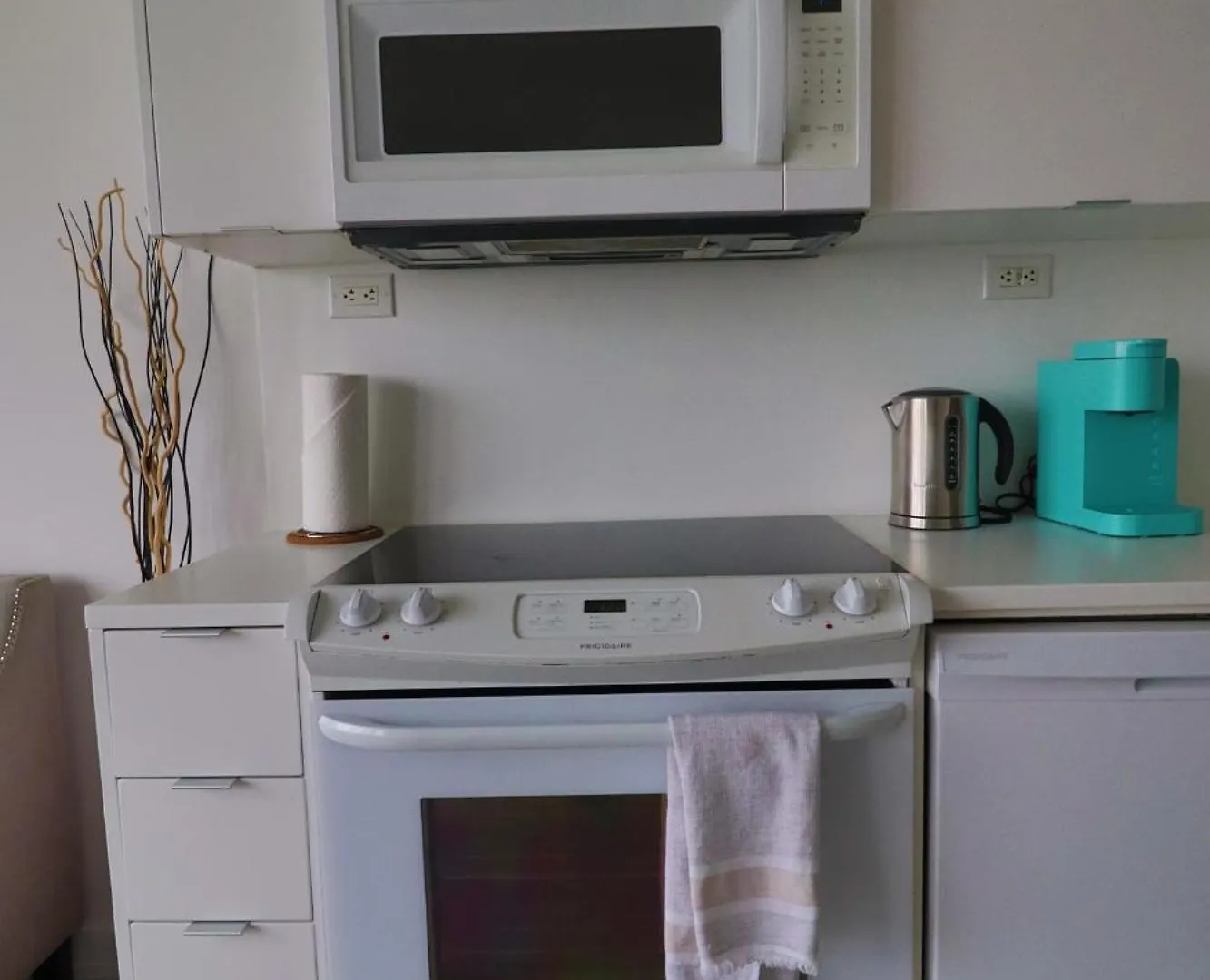 Apartment Downtown Oasis-Luxury Condo With Balcony & Free Parking Toronto Canada