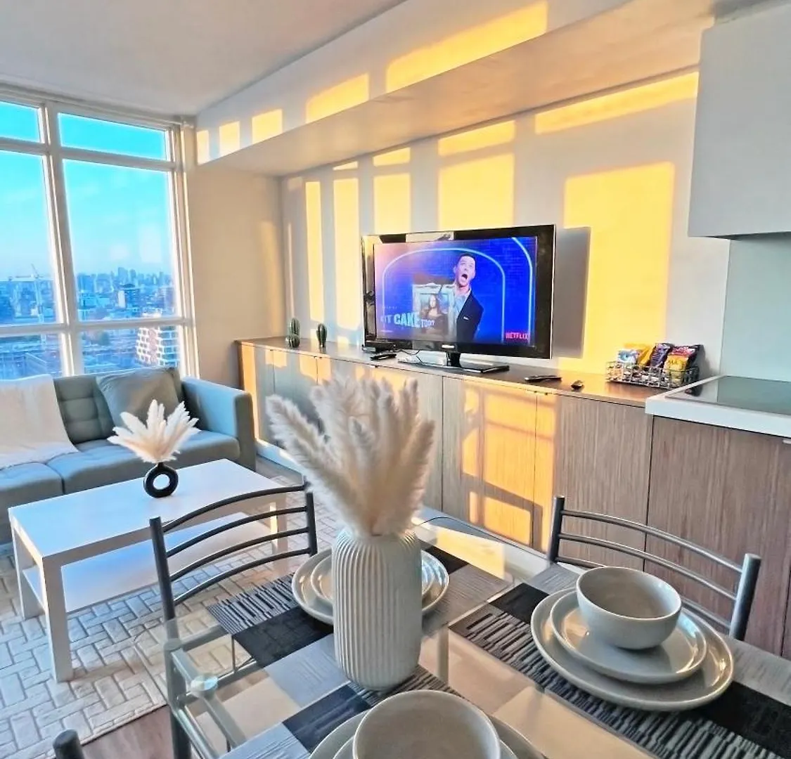 Apartment Downtown Oasis-Luxury Condo With Balcony & Free Parking Toronto