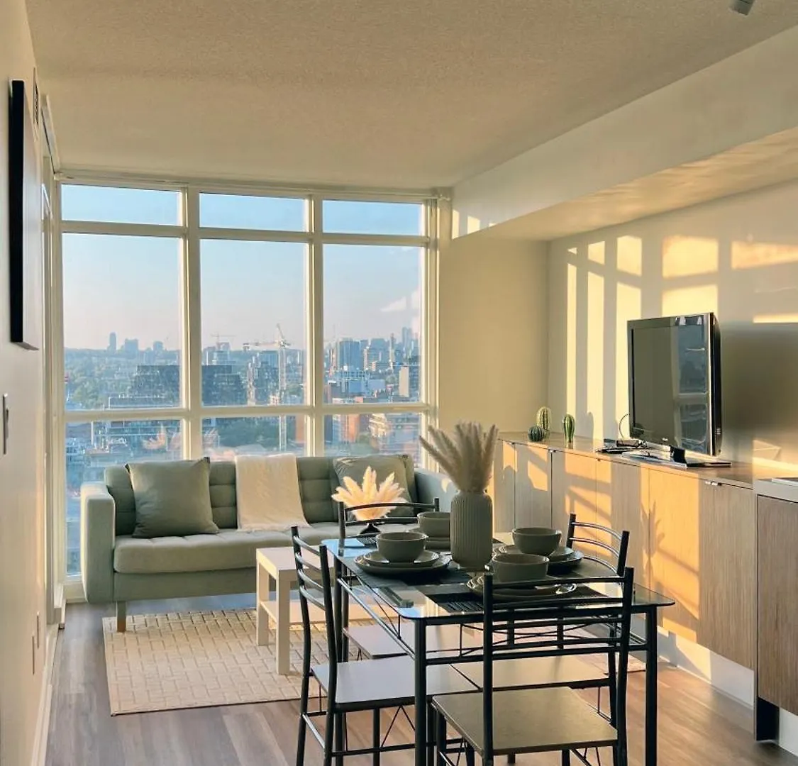 Downtown Oasis-Luxury Condo With Balcony & Free Parking Toronto 0*,