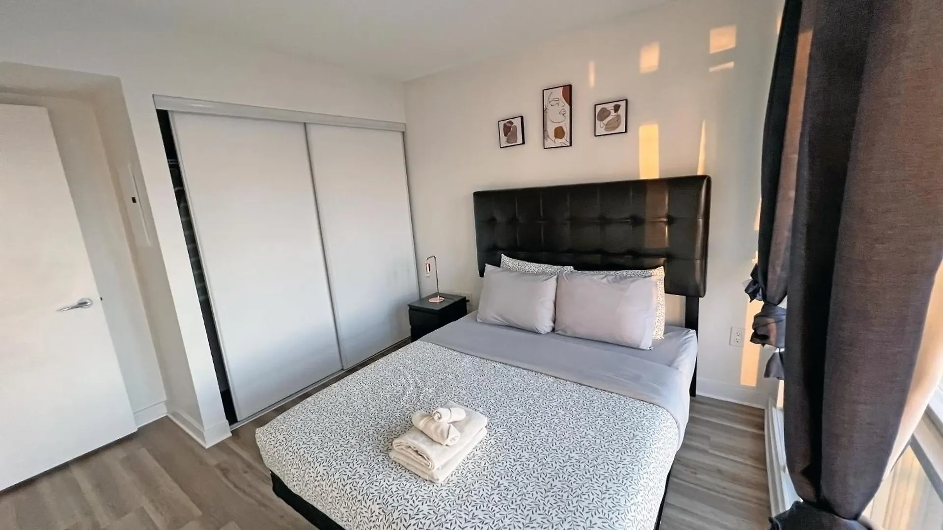 Apartment Downtown Oasis-Luxury Condo With Balcony & Free Parking Toronto