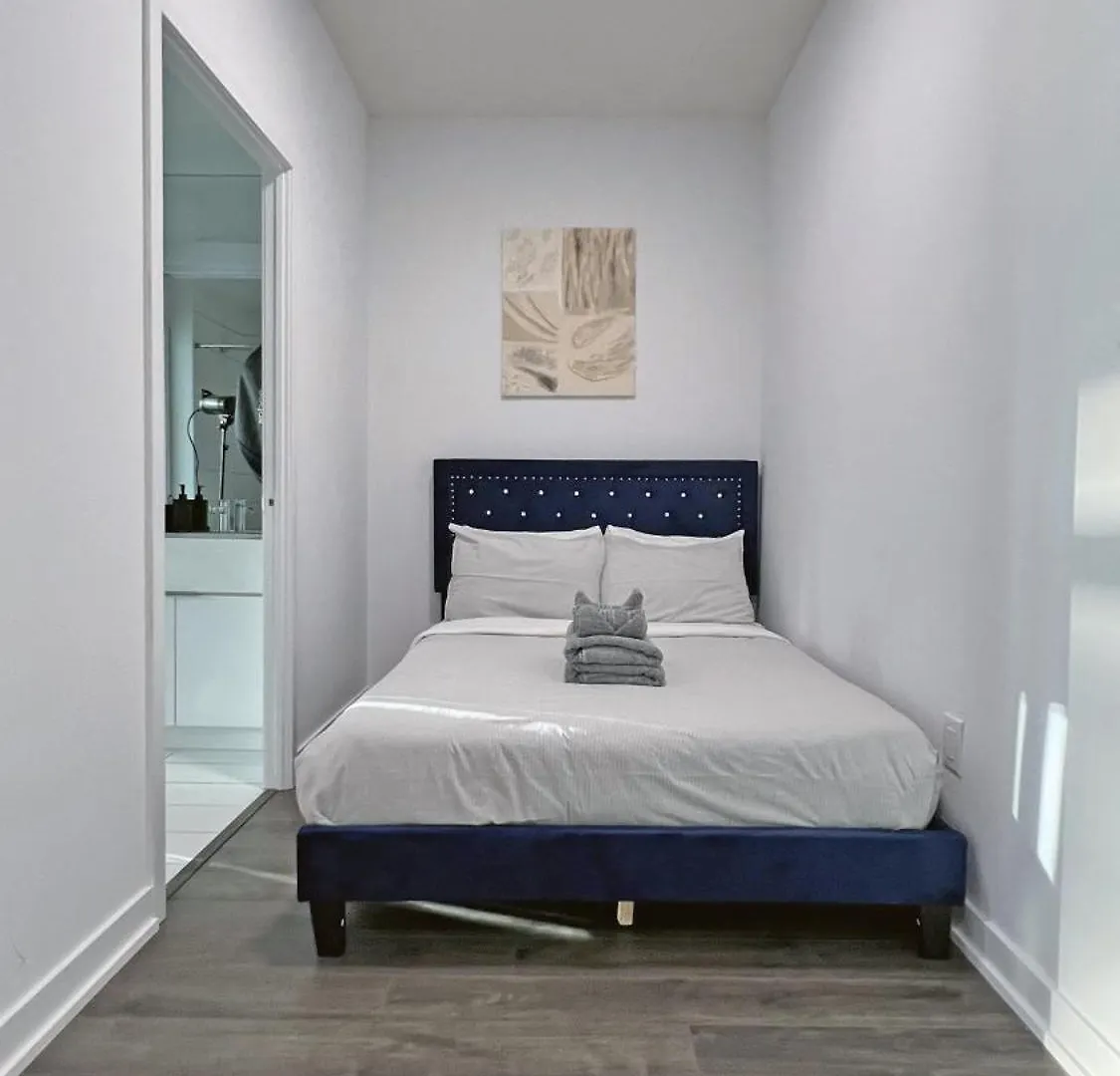 Apartment Downtown Oasis-Luxury Condo With Balcony & Free Parking Toronto Canada