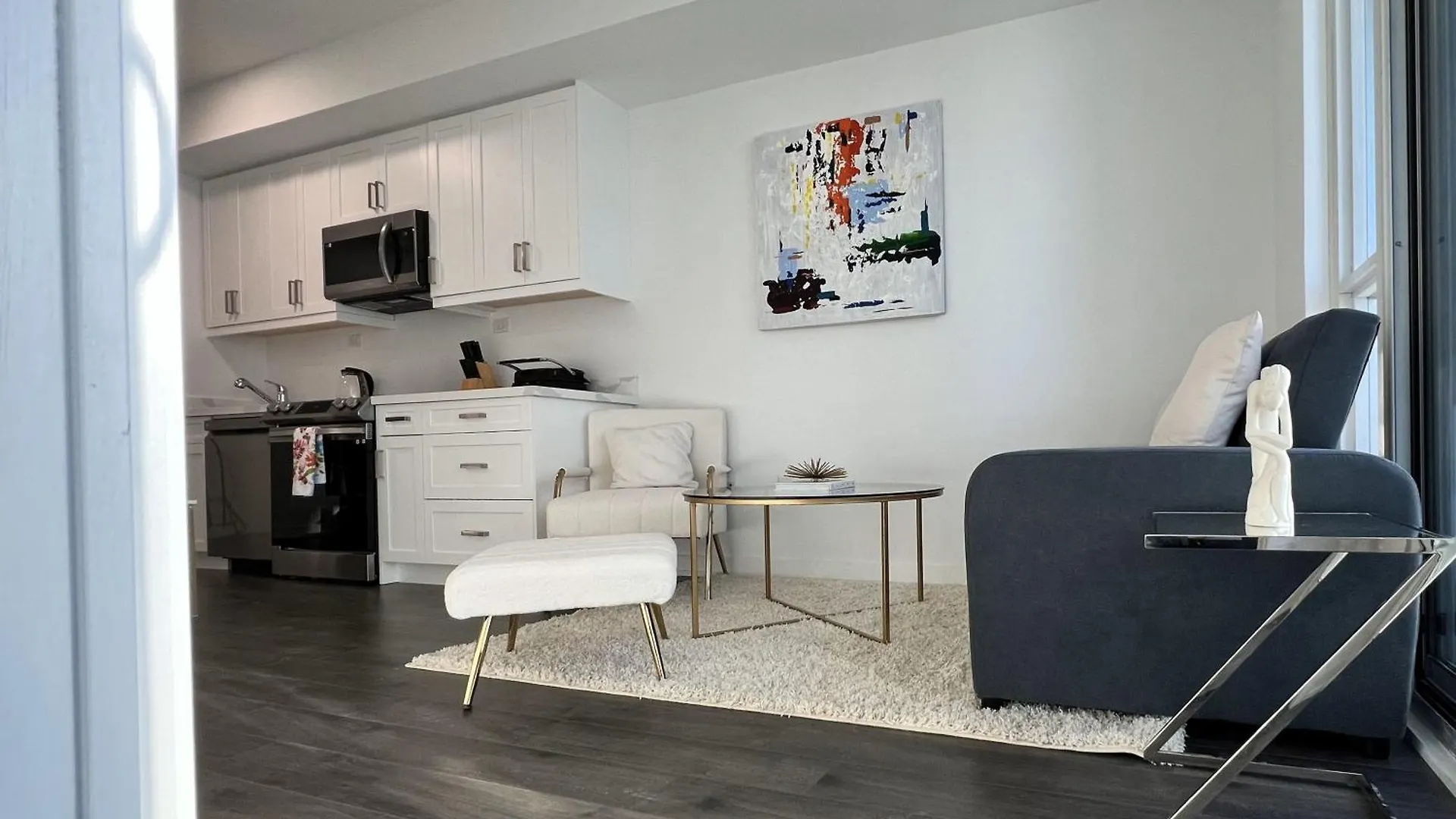 Downtown Oasis-Luxury Condo With Balcony & Free Parking Toronto
